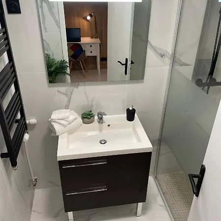 Centre De Les Pins 100m Plages Easy Check-in Apartamento *